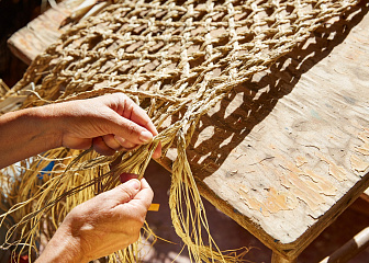 Изготовитель художественных изделий из соломки